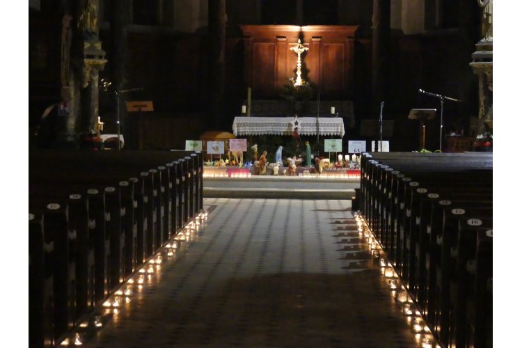 chemin de lumière à l'église