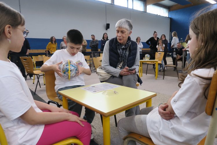 En pleine concentration devant Brigitte juge