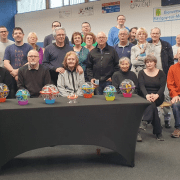 Les bénévoles ont installé les tapis à partir de 7h du matin